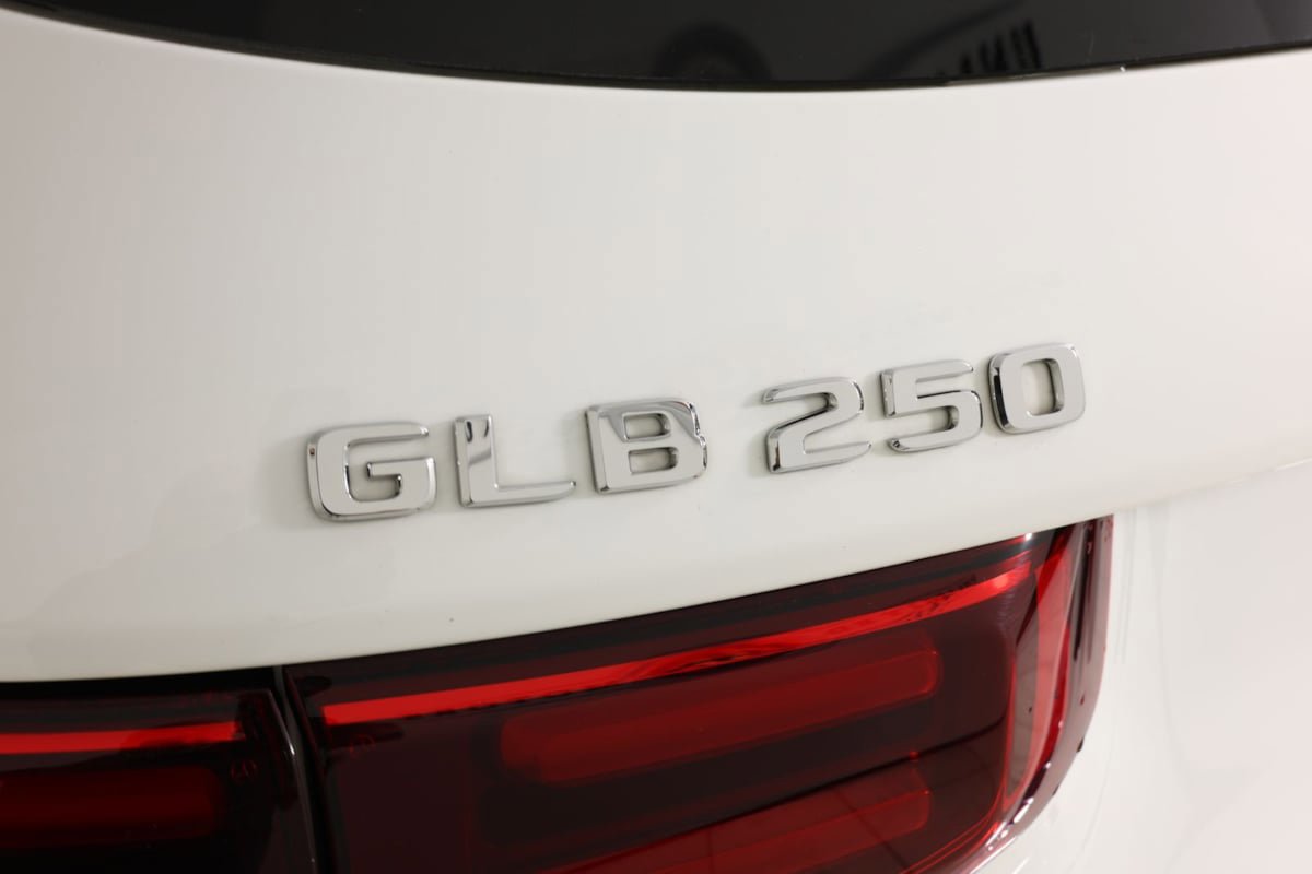 Used 2025 Mercedes-Benz GLB 250 4MATIC image 14