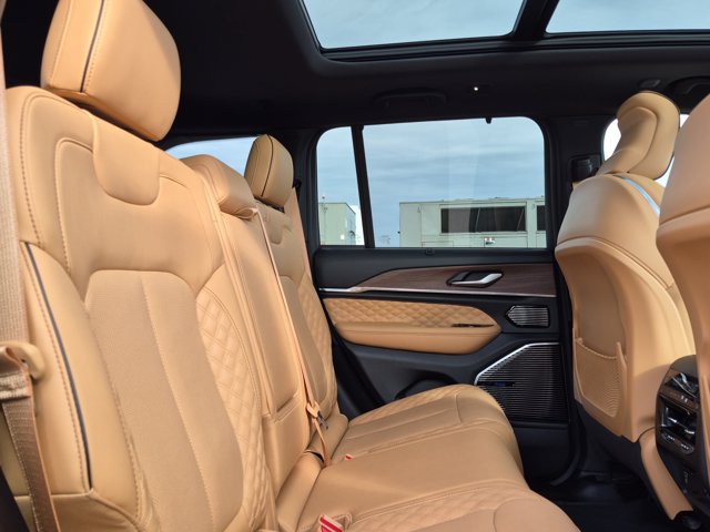 Used 2024 Jeep Grand Cherokee Summit w/ Adv Protech Group IV AWD/4WD image 22