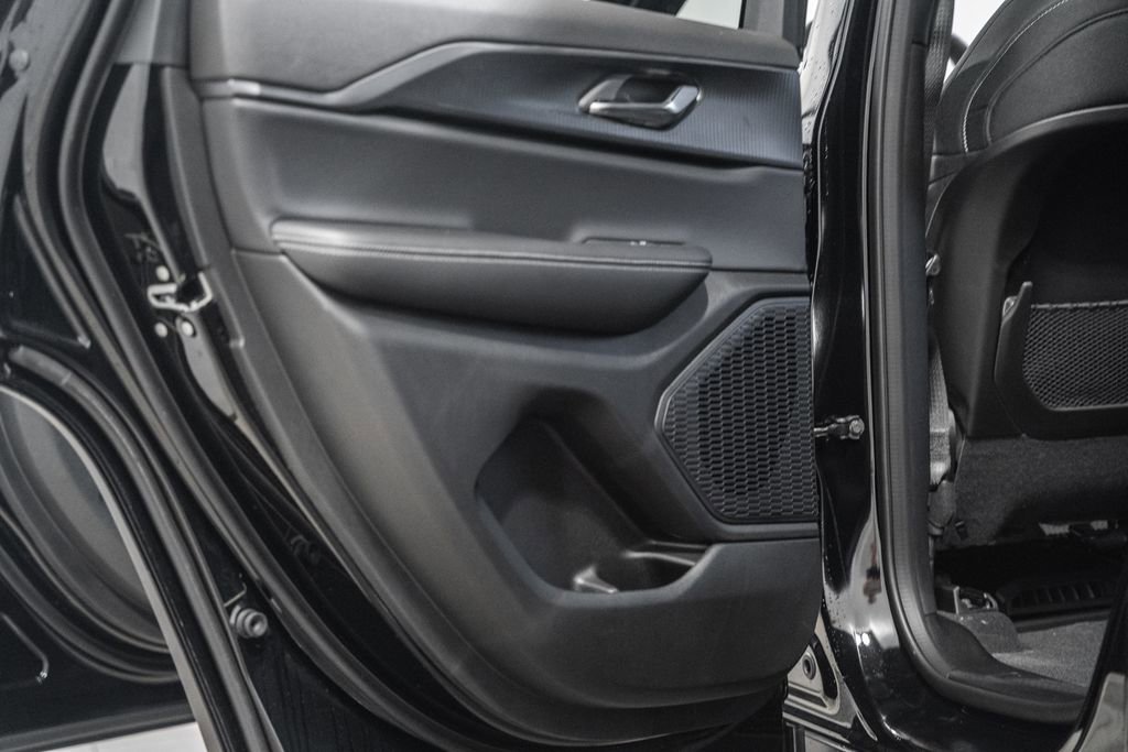 New 2025 Jeep Grand Cherokee Laredo X w/ Luxury Tech Group I image 36