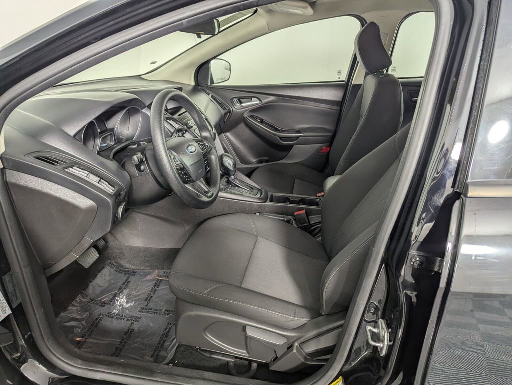 Used 2017 Ford Focus SE image 9