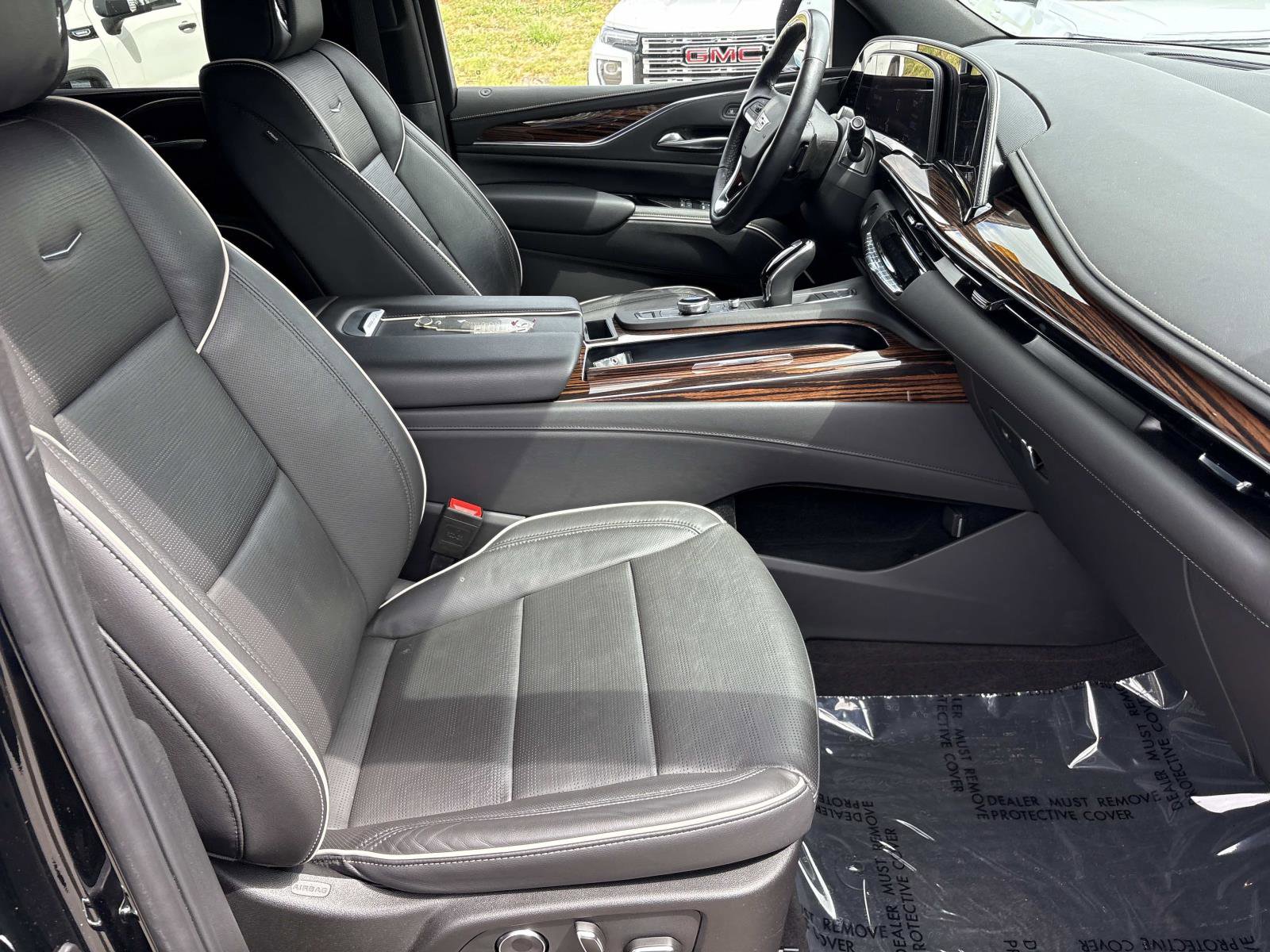 Used 2024 Cadillac Escalade Premium Luxury w/ Performance Package AWD/4WD image 35