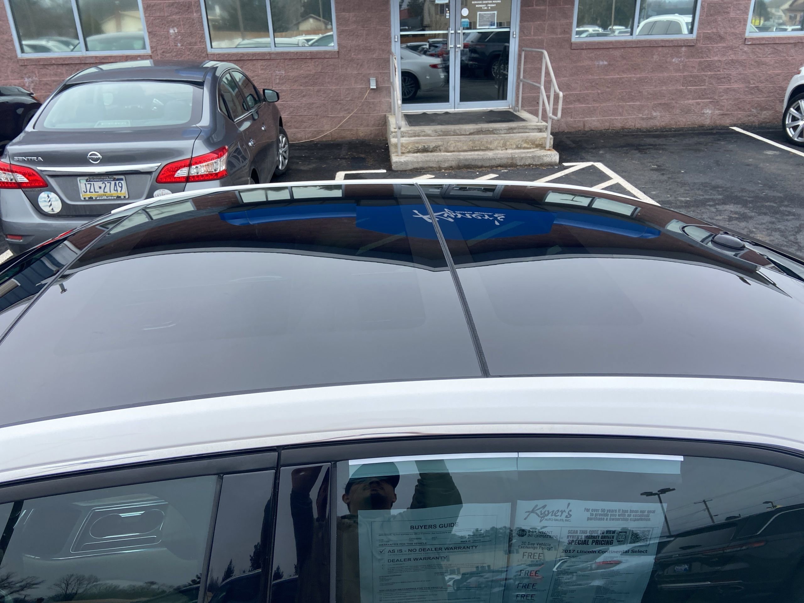 Used 2017 Lincoln Continental Select w/ Continental Climate Package image 11