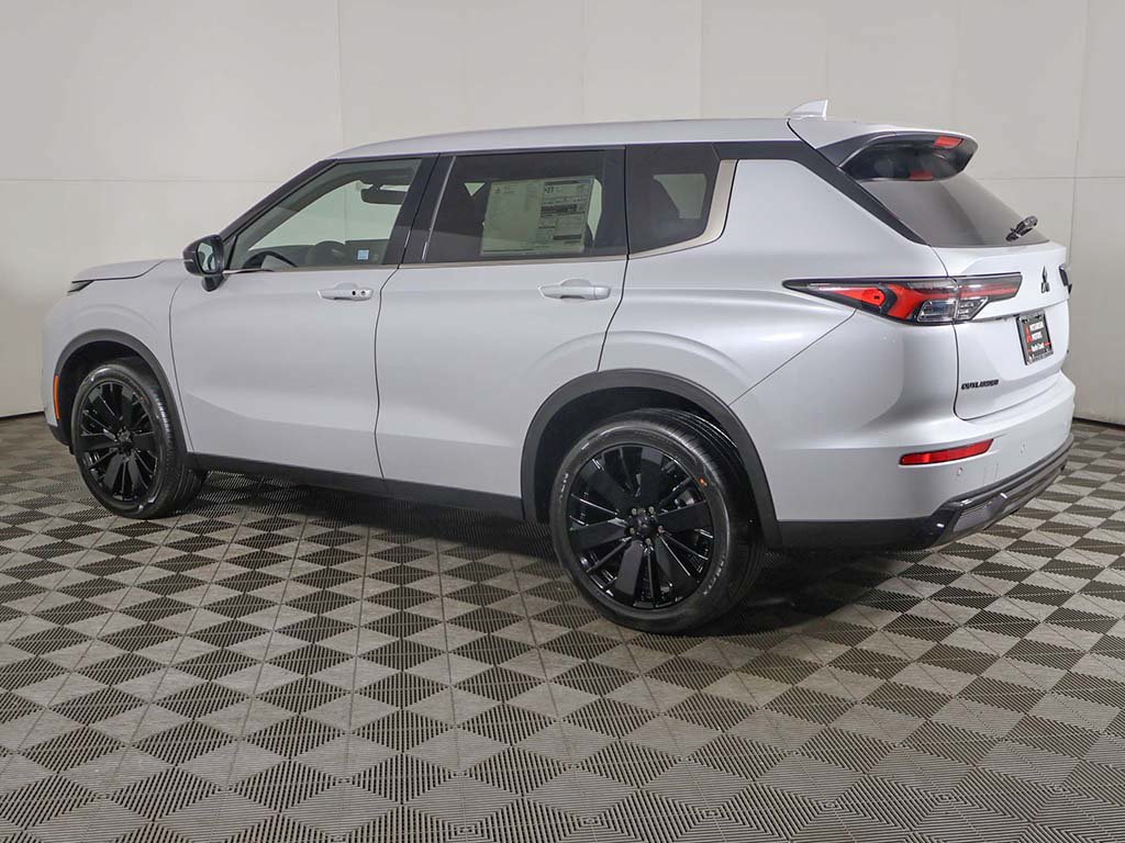 New 2026 Mitsubishi Outlander LE AWD/4WD image 15