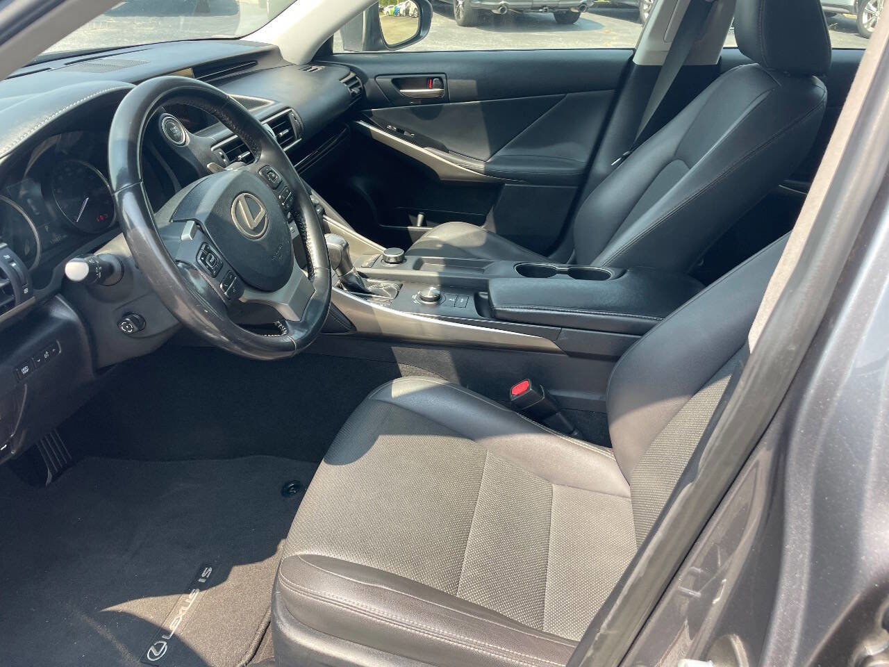 Used 2019 Lexus IS 300 w/ Premium Package image 9