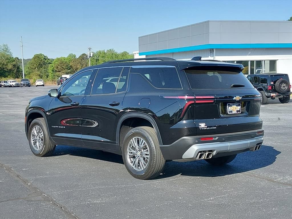 Used 2024 Chevrolet Traverse LT FWD image 5