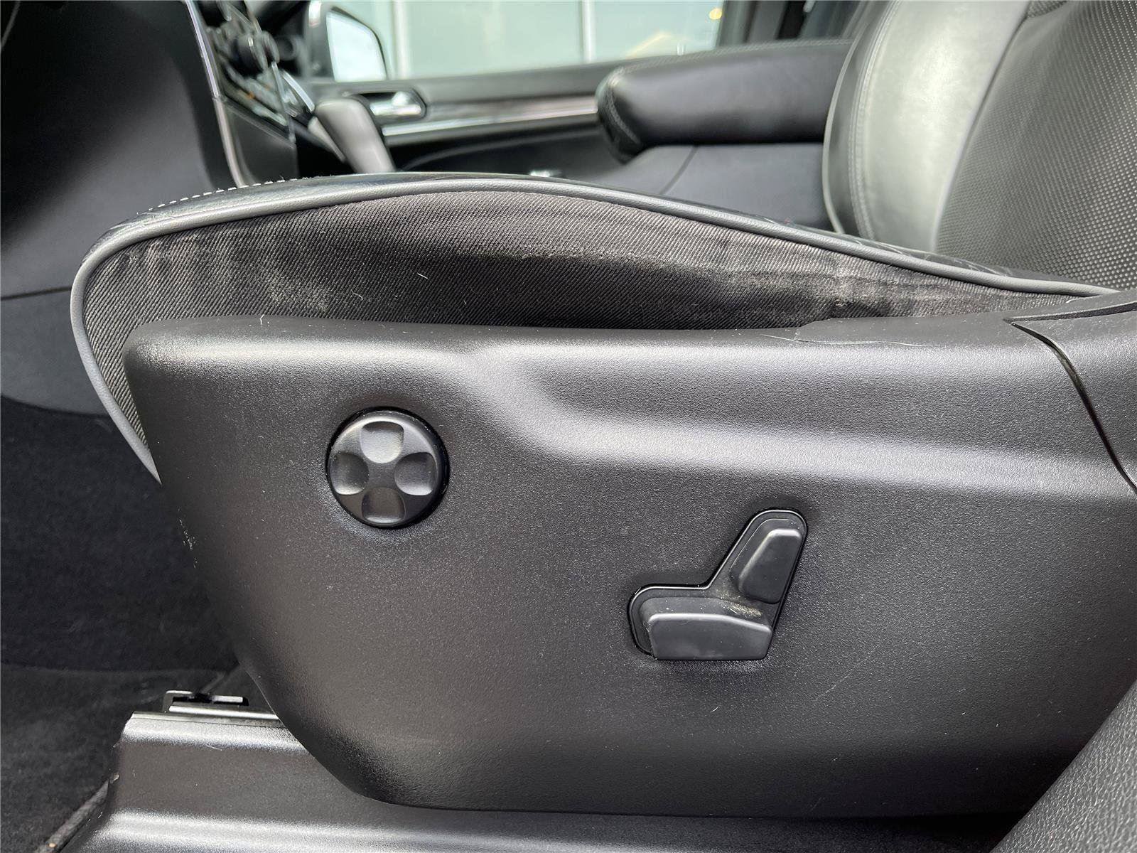Used 2019 Jeep Grand Cherokee Overland AWD/4WD image 16