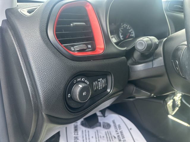 Used 2023 Jeep Renegade Trailhawk w/ Trailhawk Elite Group AWD/4WD image 16