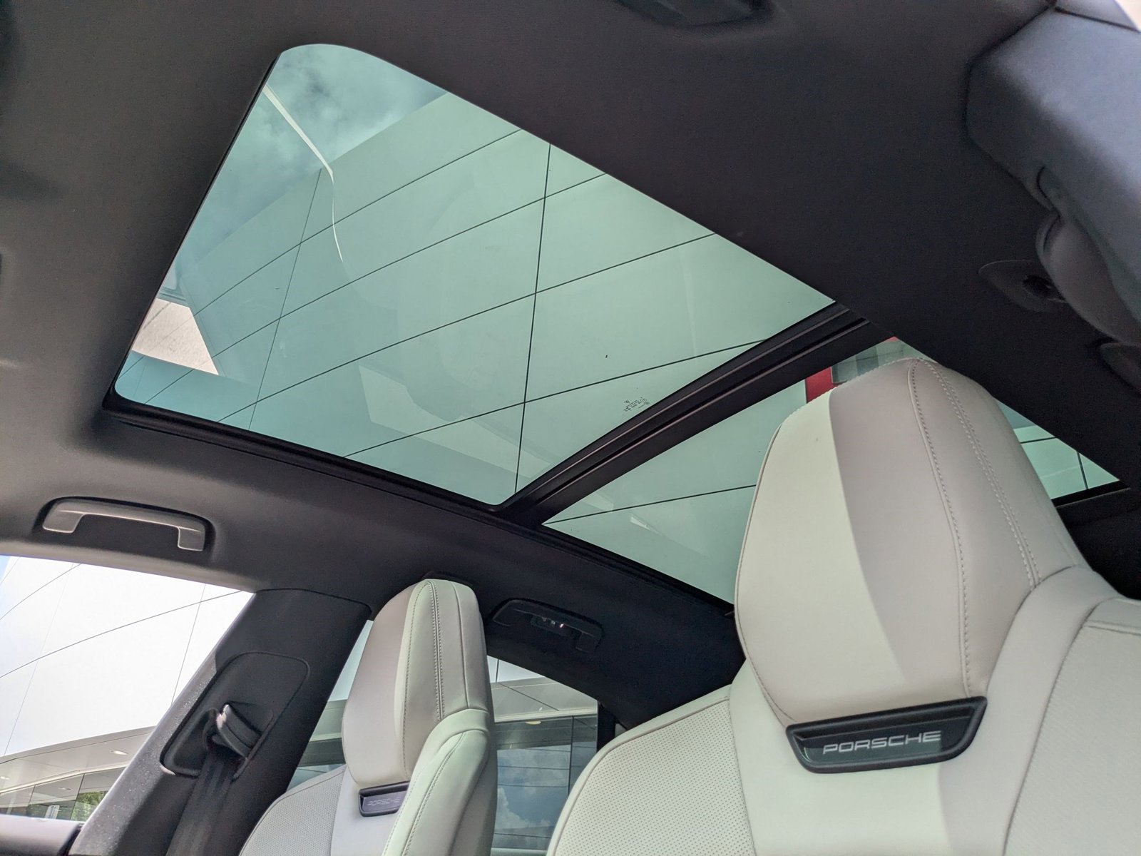 New 2025 Porsche Macan Electric RWD image 29