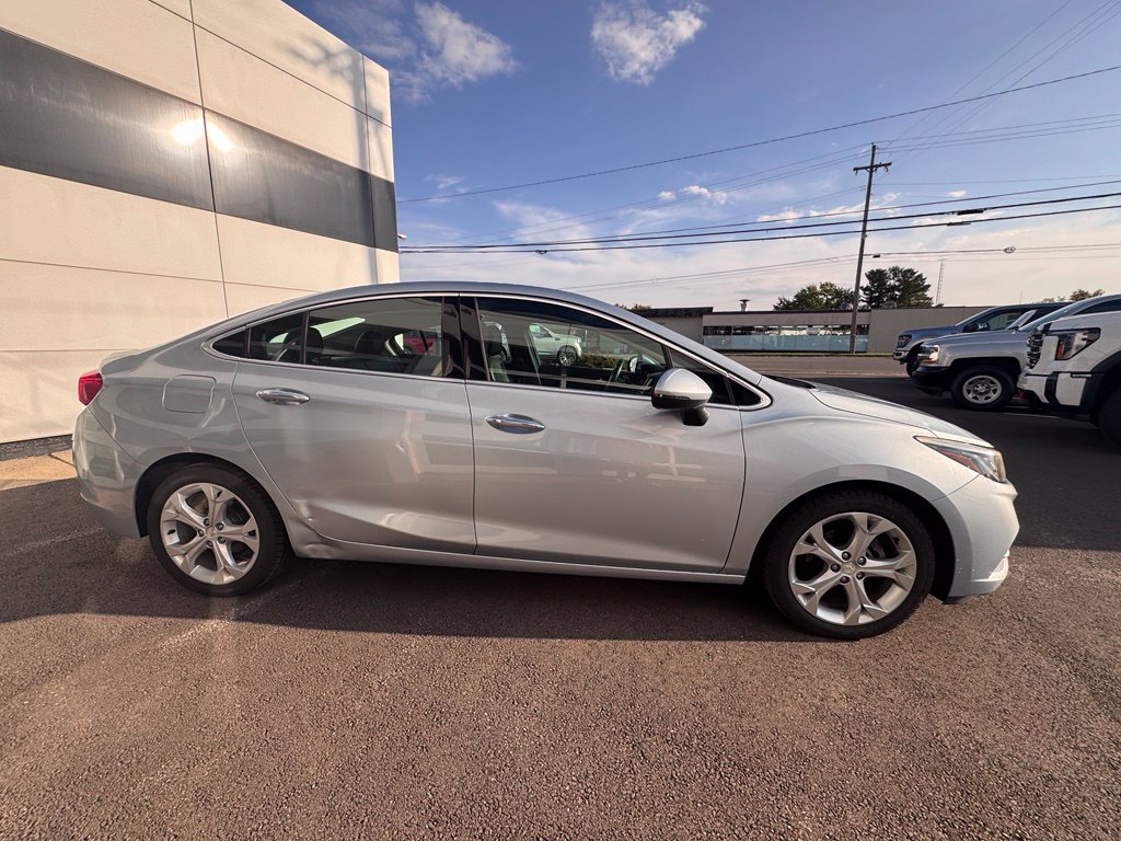 Used 2017 Chevrolet Cruze Premier FWD image 8