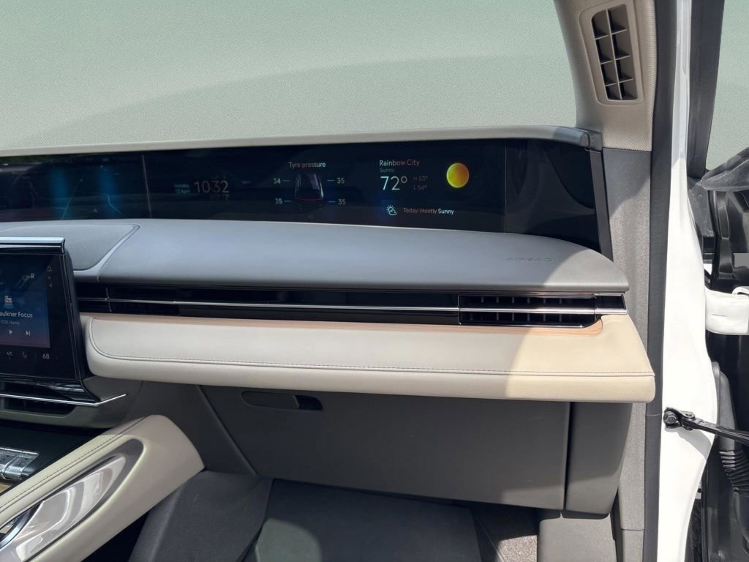 Used 2025 Lincoln Nautilus Reserve image 11