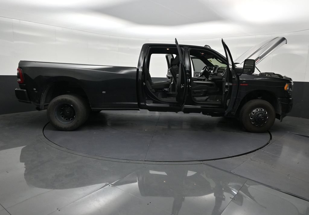 Used 2024 RAM 3500 Big Horn w/ Night Edition AWD/4WD image 32