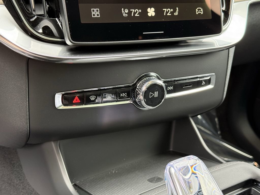 New 2026 Volvo XC90 B6 Plus w/ Protection Package Premier image 22