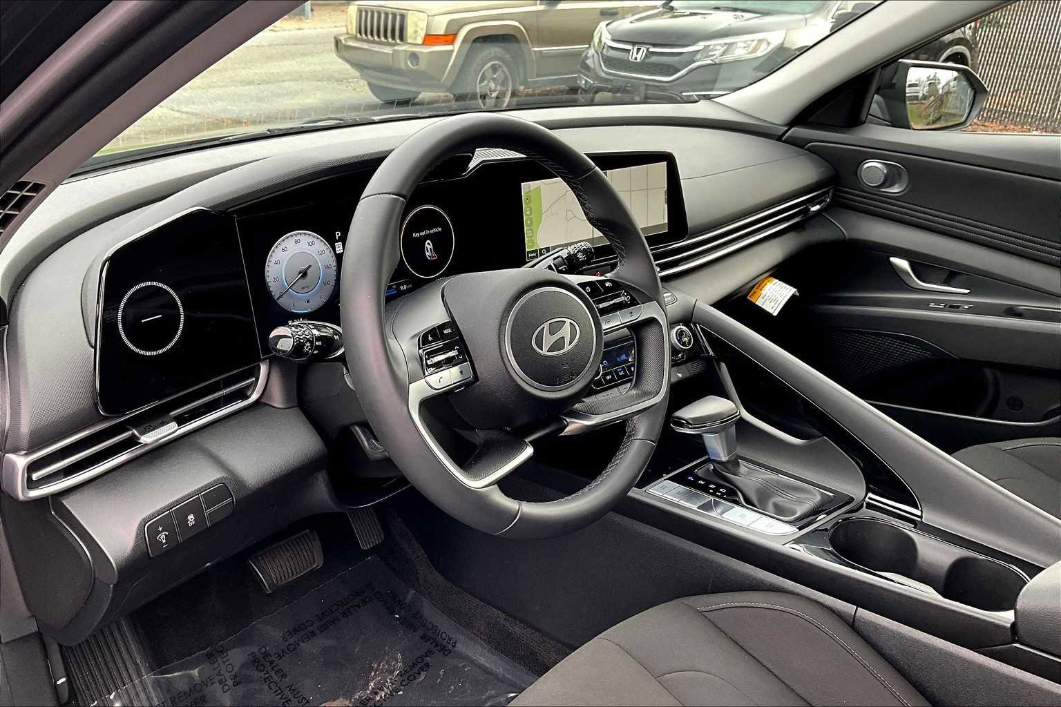 Used 2024 Hyundai Elantra SEL w/ Convenience Package image 17