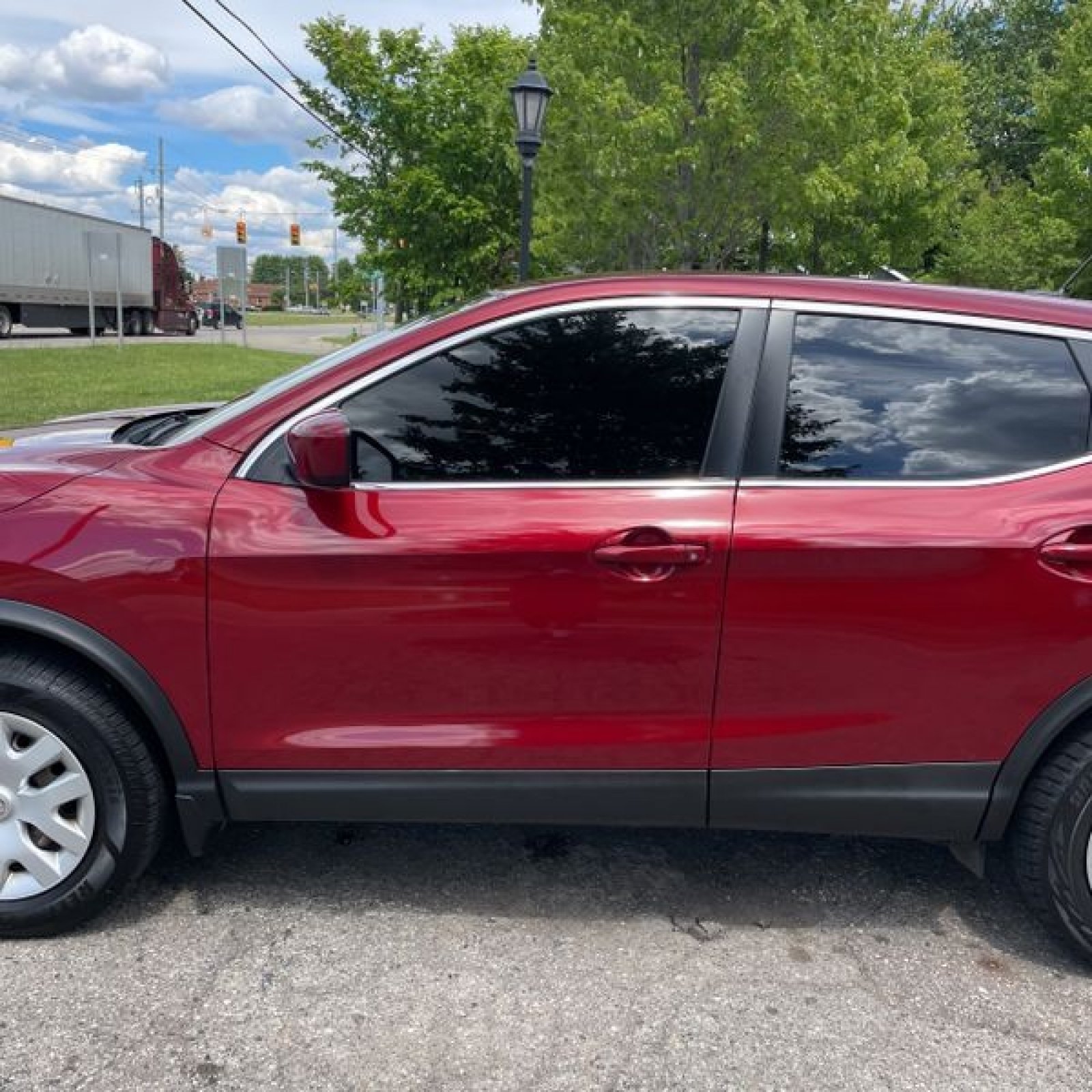 Used 2020 Nissan Rogue Sport S AWD/4WD image 3