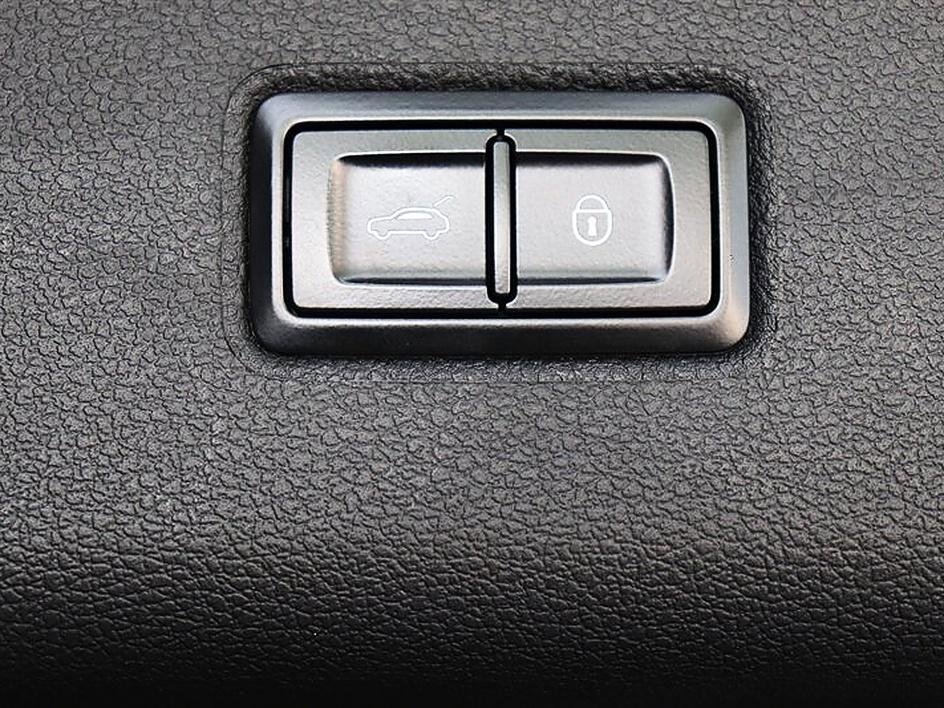 Used 2019 Bentley Bentayga AWD/4WD image 70