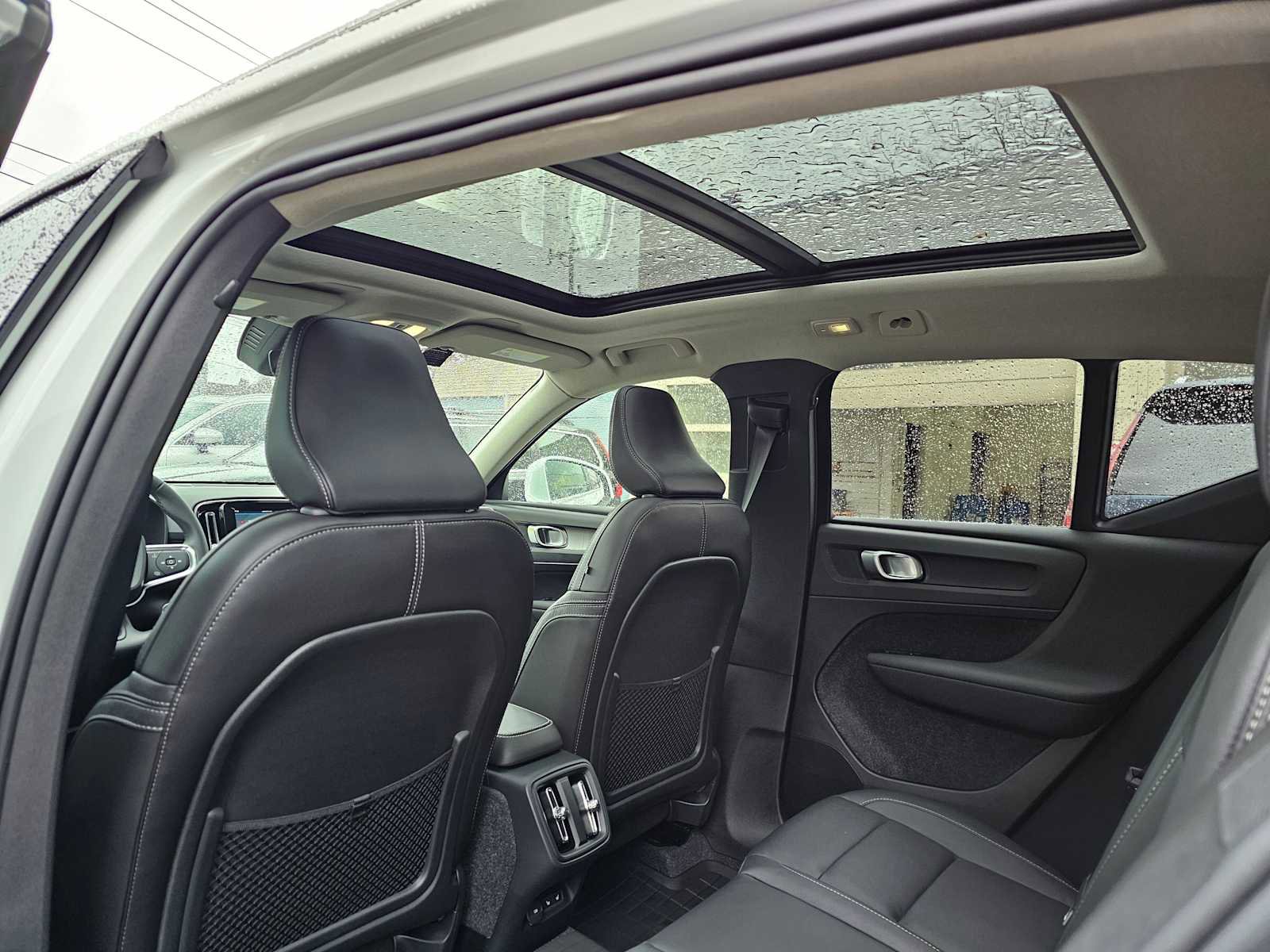 New 2025 Volvo XC40 B5 Core w/ Protection Package Premier image 20