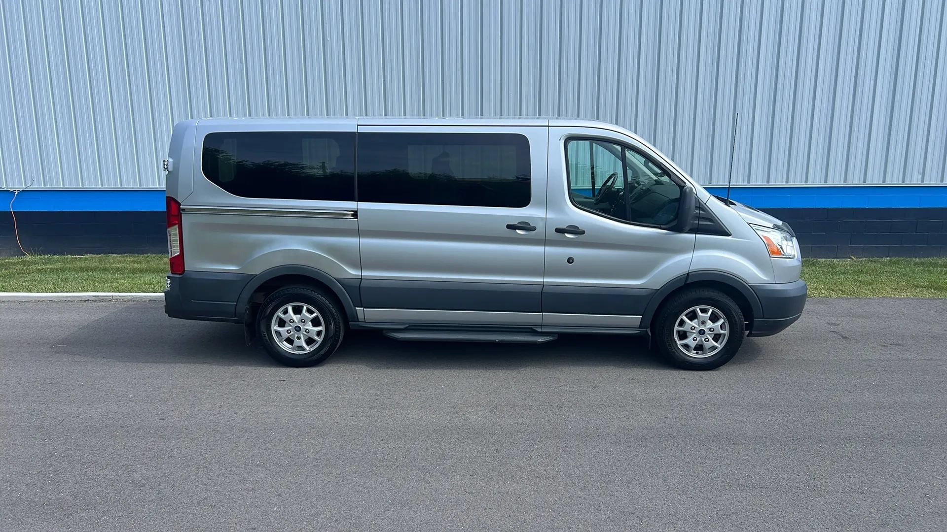 Used 2015 Ford Transit 150 XLT RWD image 4