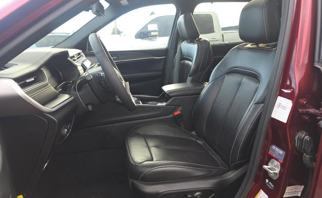 Used 2024 Jeep Grand Cherokee L Limited w/ Luxury Tech Group II image 6