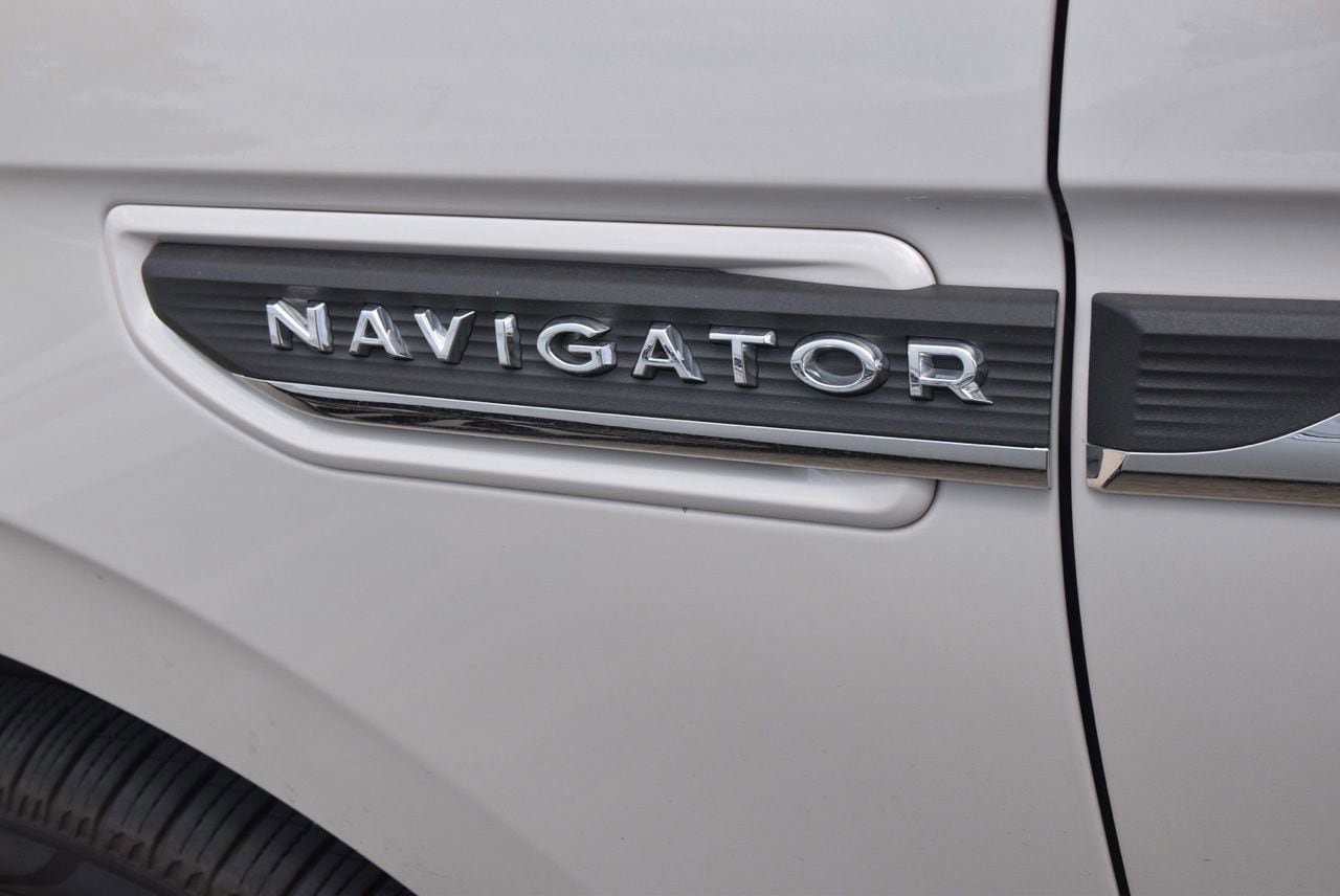 Certified 2022 Lincoln Navigator Reserve AWD/4WD image 10