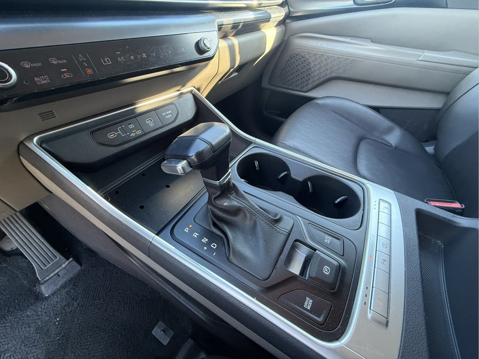 Used 2025 Kia Carnival FWD image 15