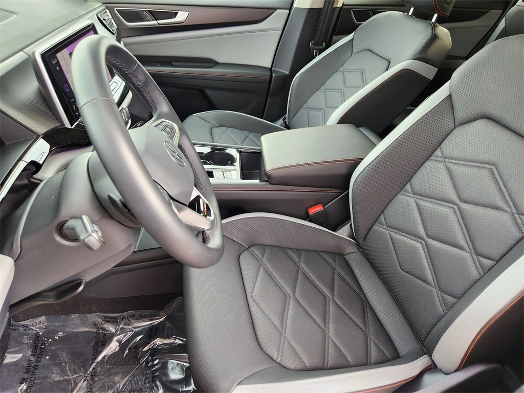 Used 2025 Volkswagen Atlas Peak Edition SE image 5