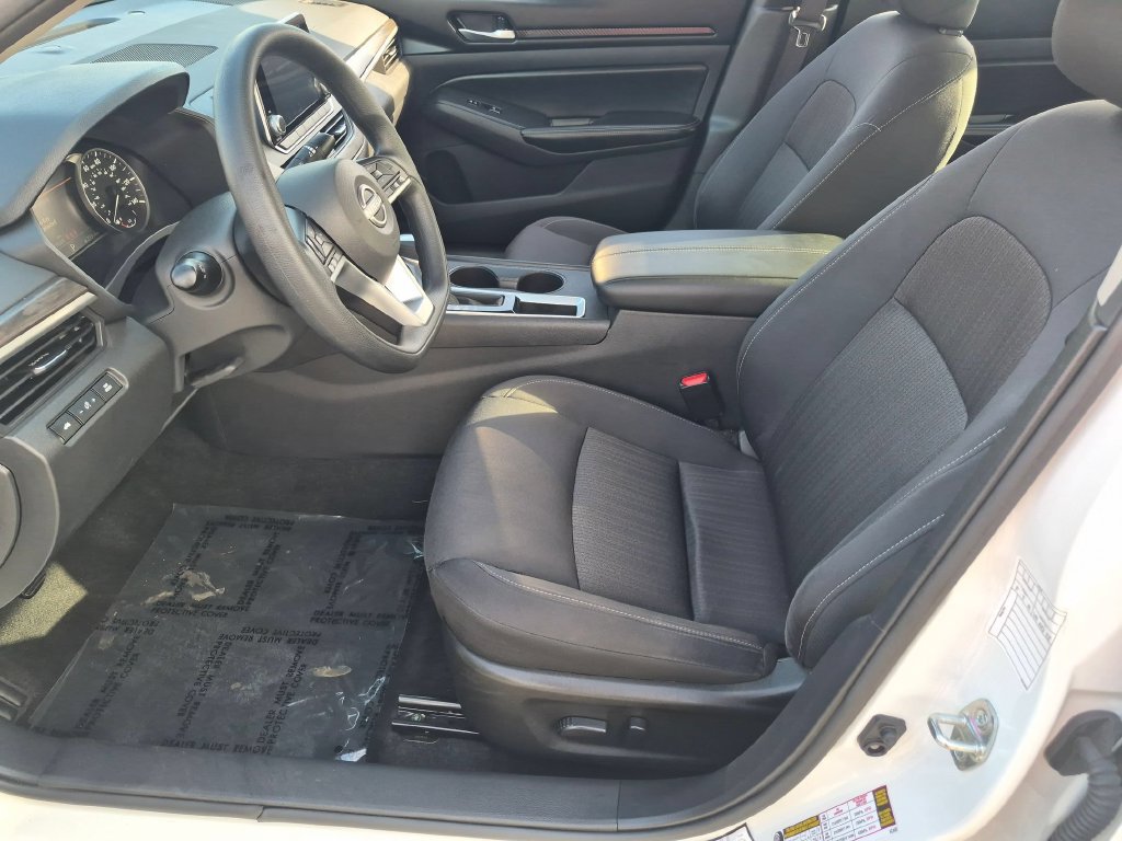 Used 2025 Nissan Altima 2.5 SV FWD image 19