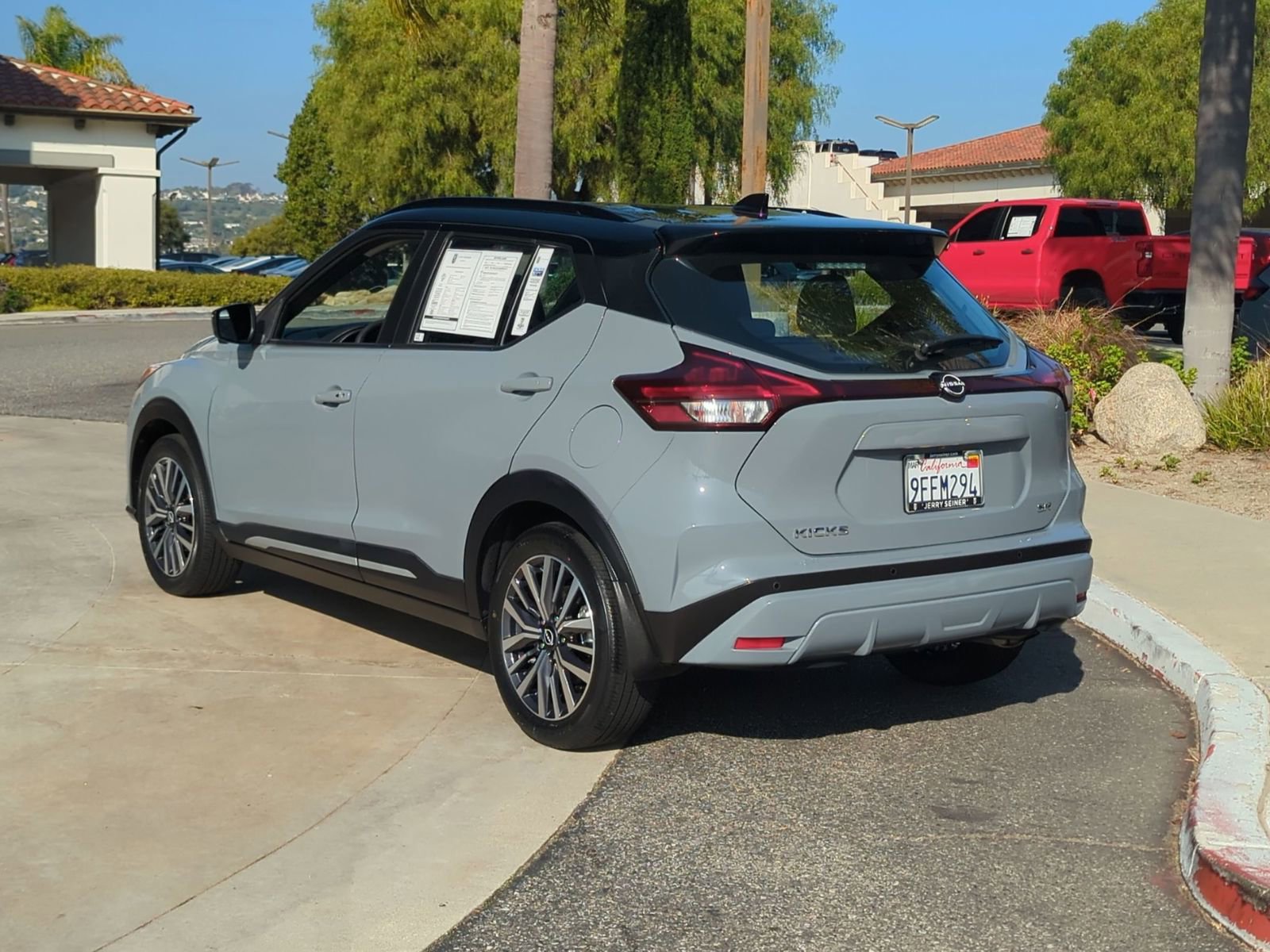 Used 2023 Nissan Kicks SR w/ SR Premium Package image 3