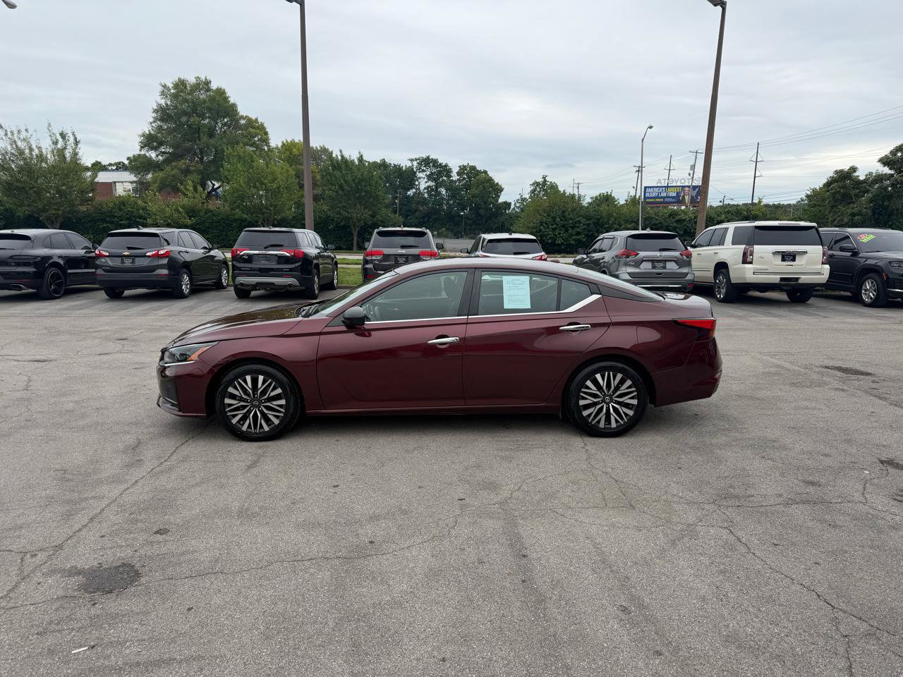 Used 2024 Nissan Altima 2.5 SV FWD image 6