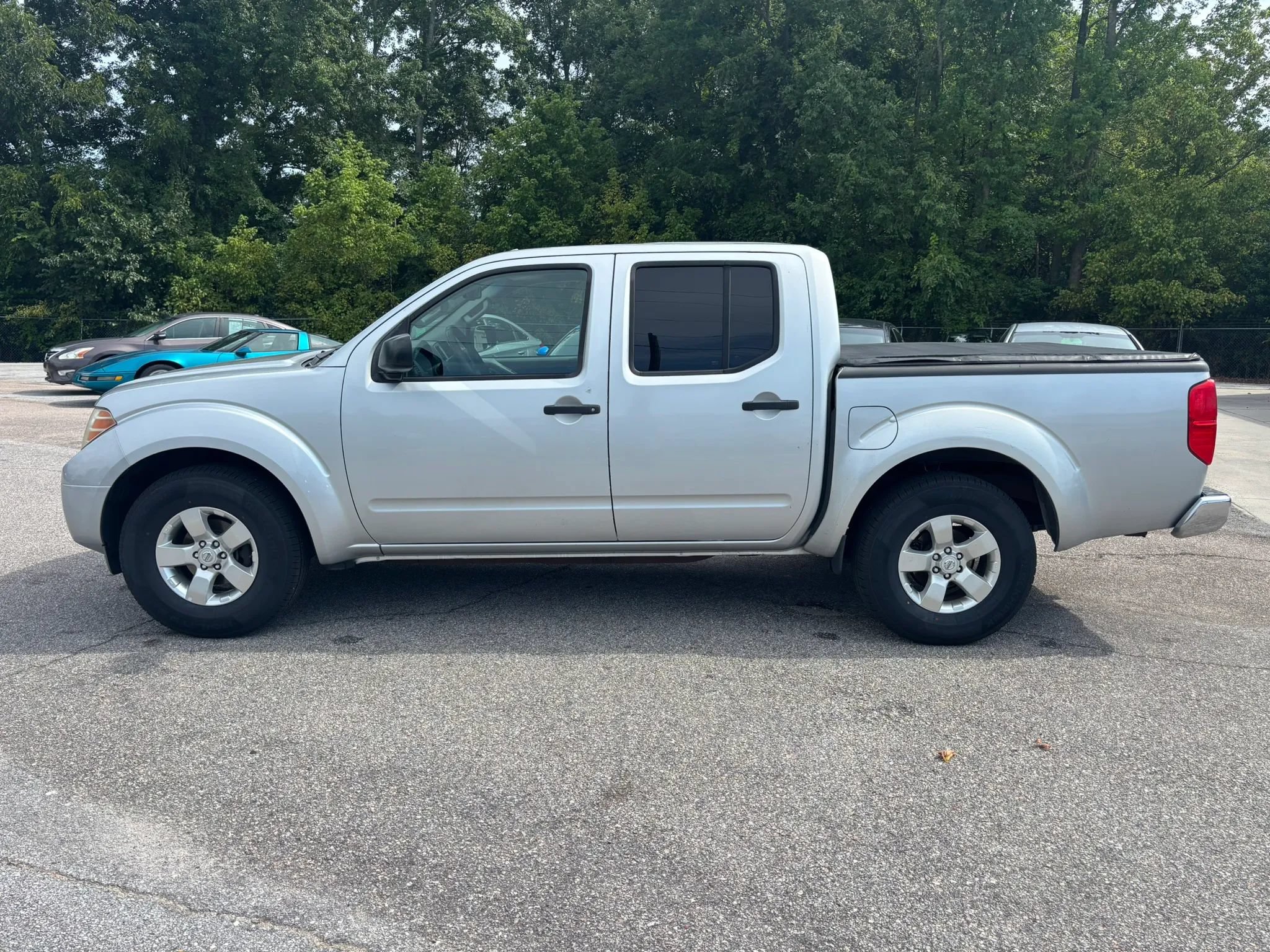 Used 2013 Nissan Frontier SV w/ SV Value Truck Pkg RWD image 9