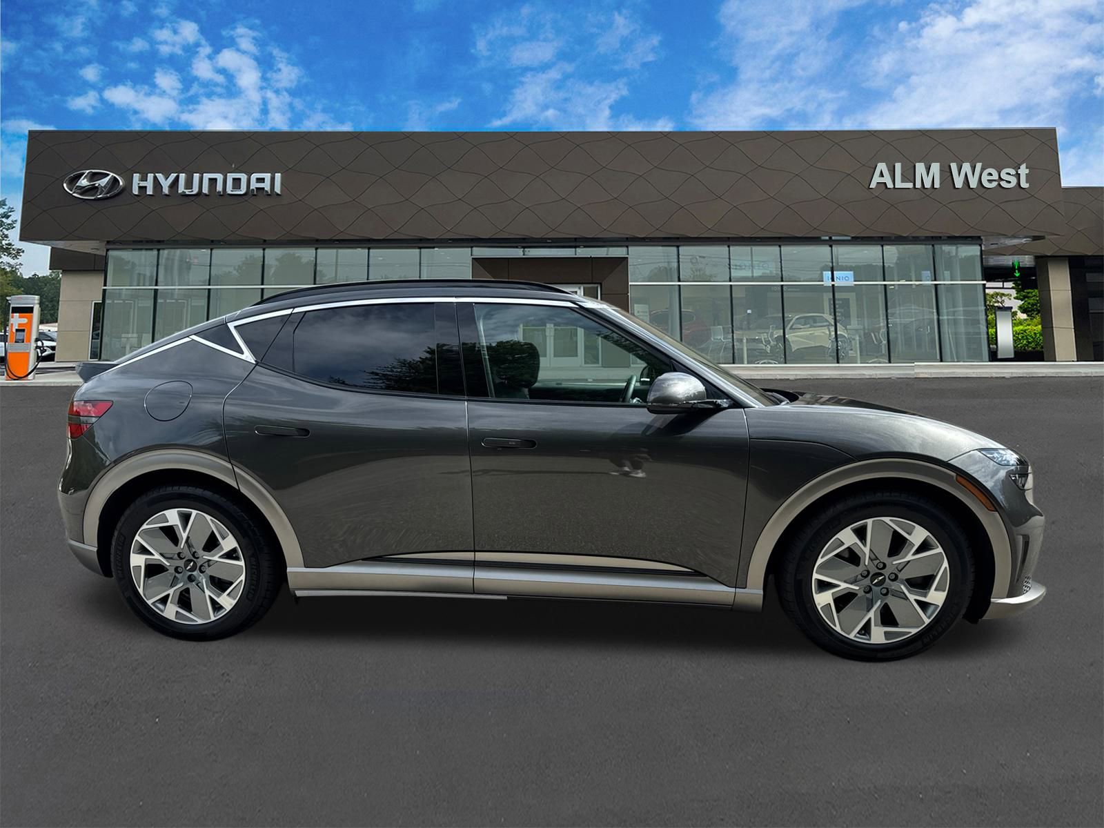 Used 2025 Genesis GV60 RWD image 4