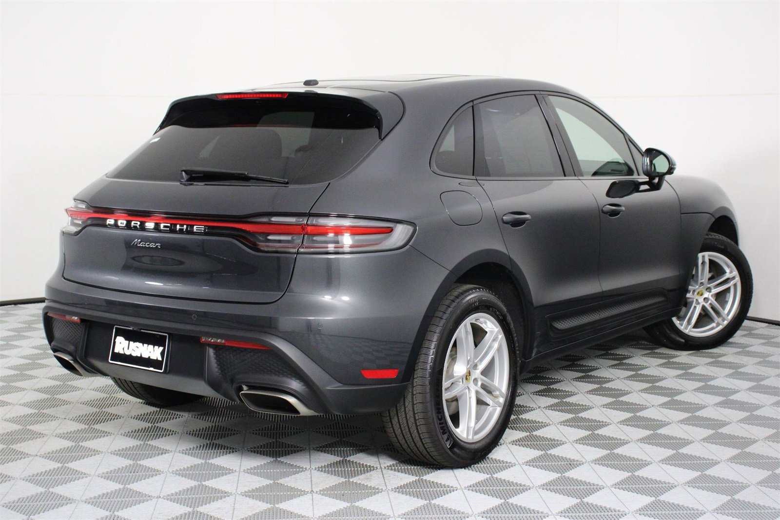 Used 2025 Porsche Macan image 7