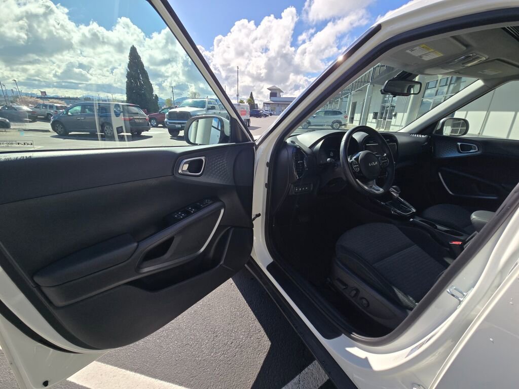 Used 2023 Kia Soul EX image 16