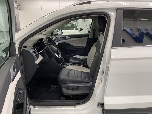 Used 2025 Volkswagen Taos SEL AWD/4WD image 7