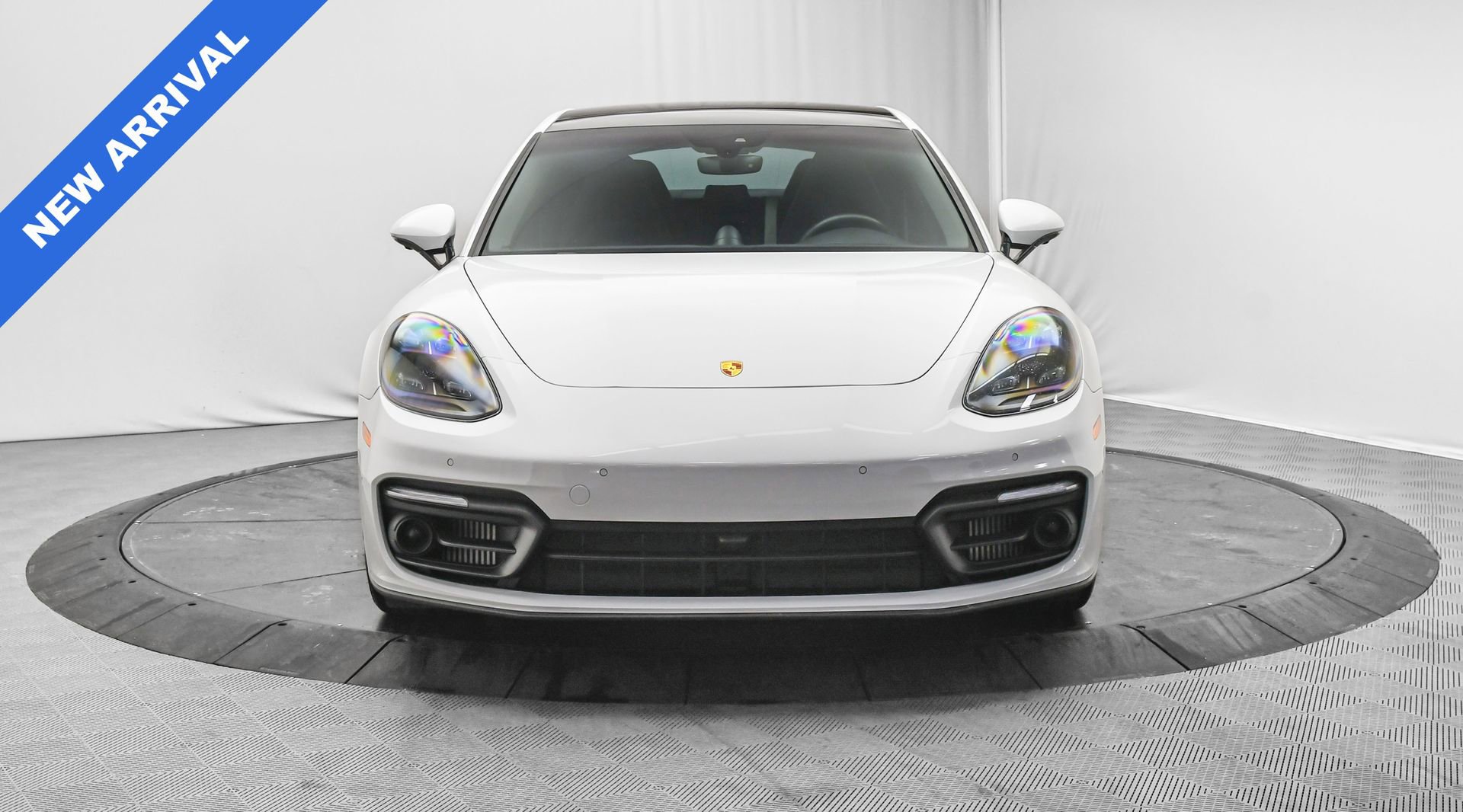 Used 2022 Porsche Panamera Platinum Edition image 2