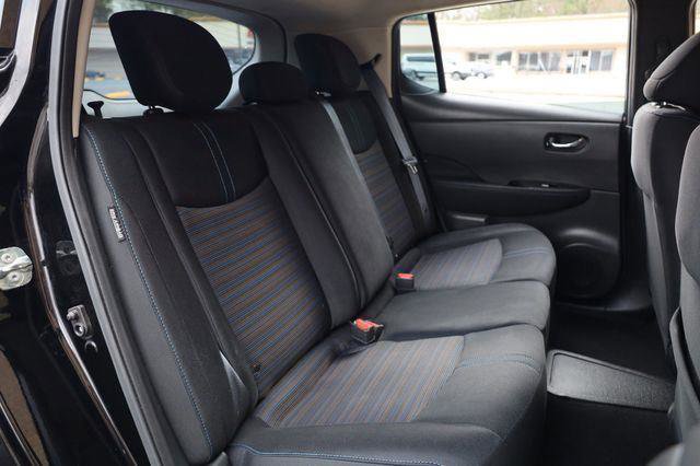 Used 2021 Nissan Leaf SV w/ SV Technology Package FWD image 23