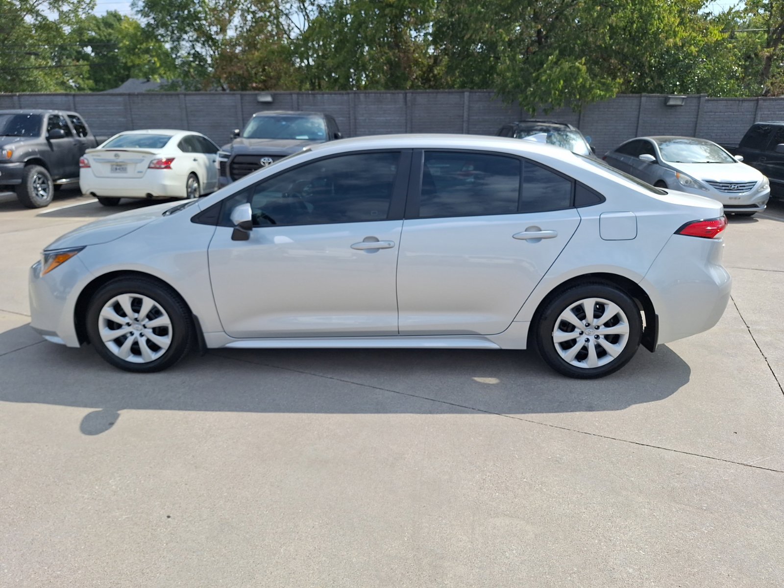 Used 2025 Toyota Corolla LE FWD image 3