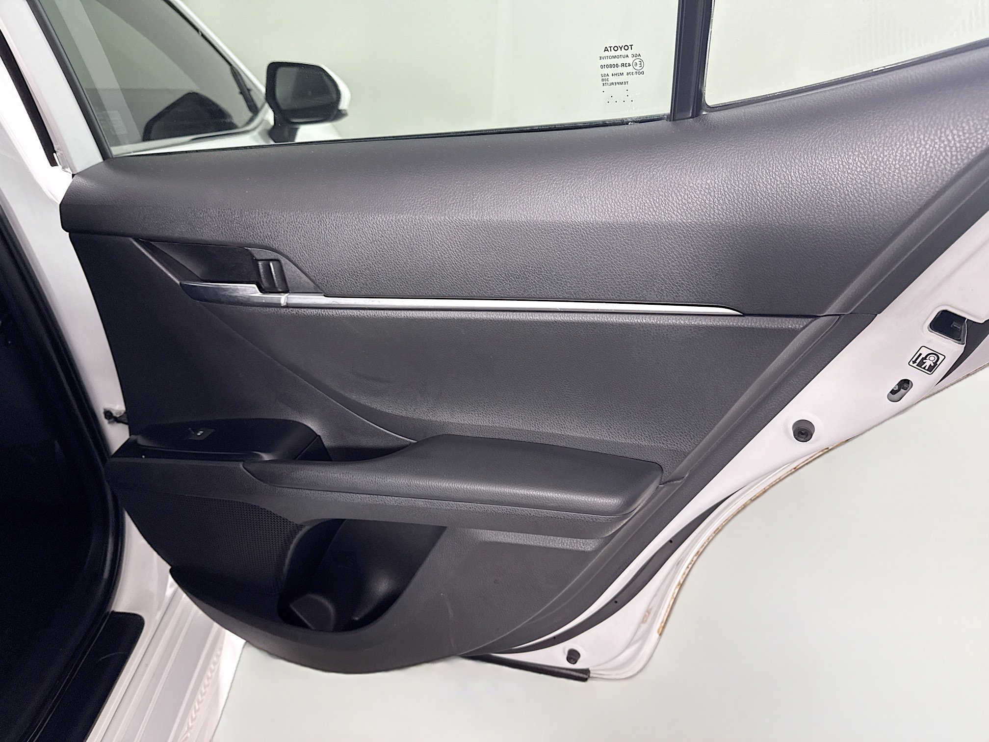 Used 2019 Toyota Camry SE FWD image 27