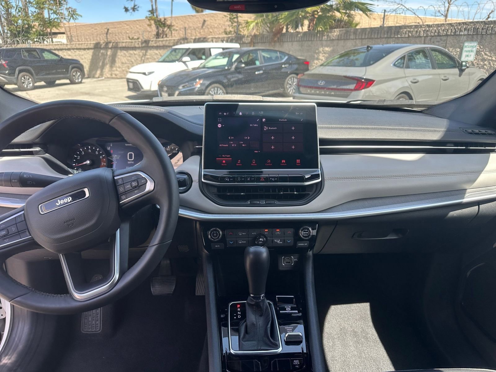 Used 2025 Jeep Compass Limited image 34