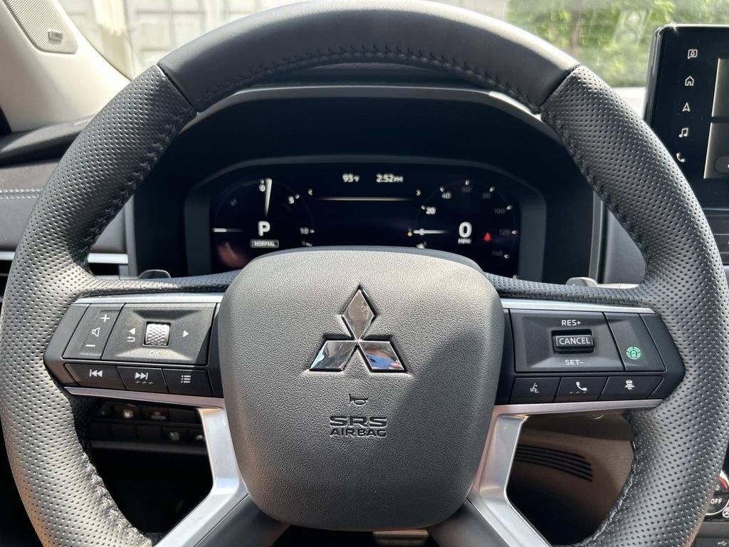 New 2026 Mitsubishi Outlander SEL AWD/4WD image 32