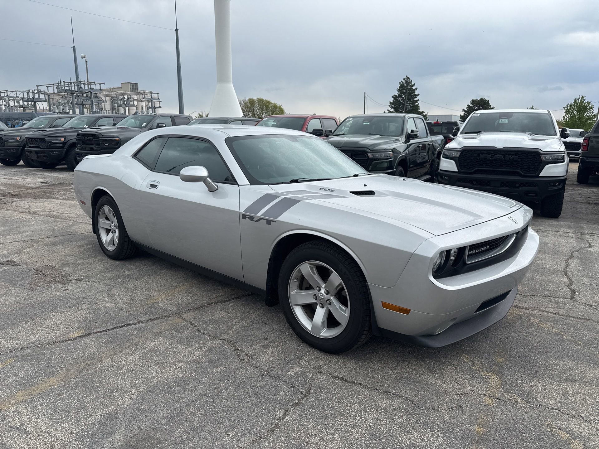 Used 2010 Dodge Challenger R/T RWD image 4