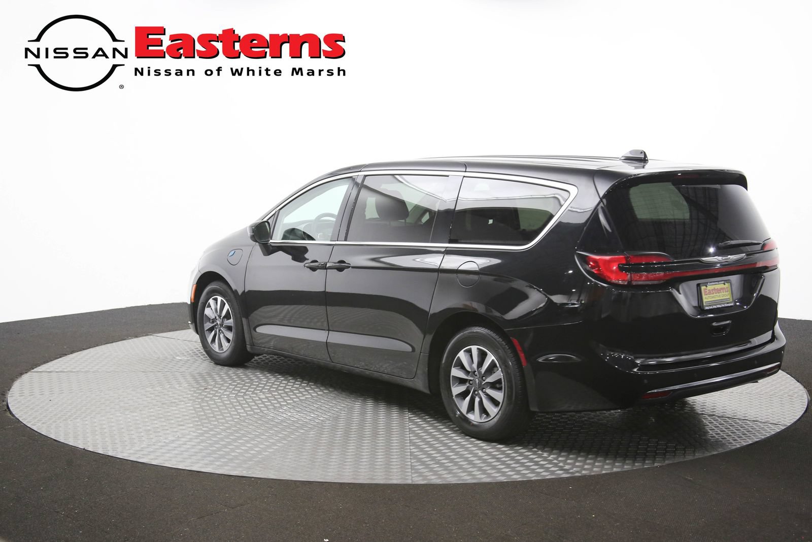 Used 2023 Chrysler Pacifica Touring-L FWD image 66