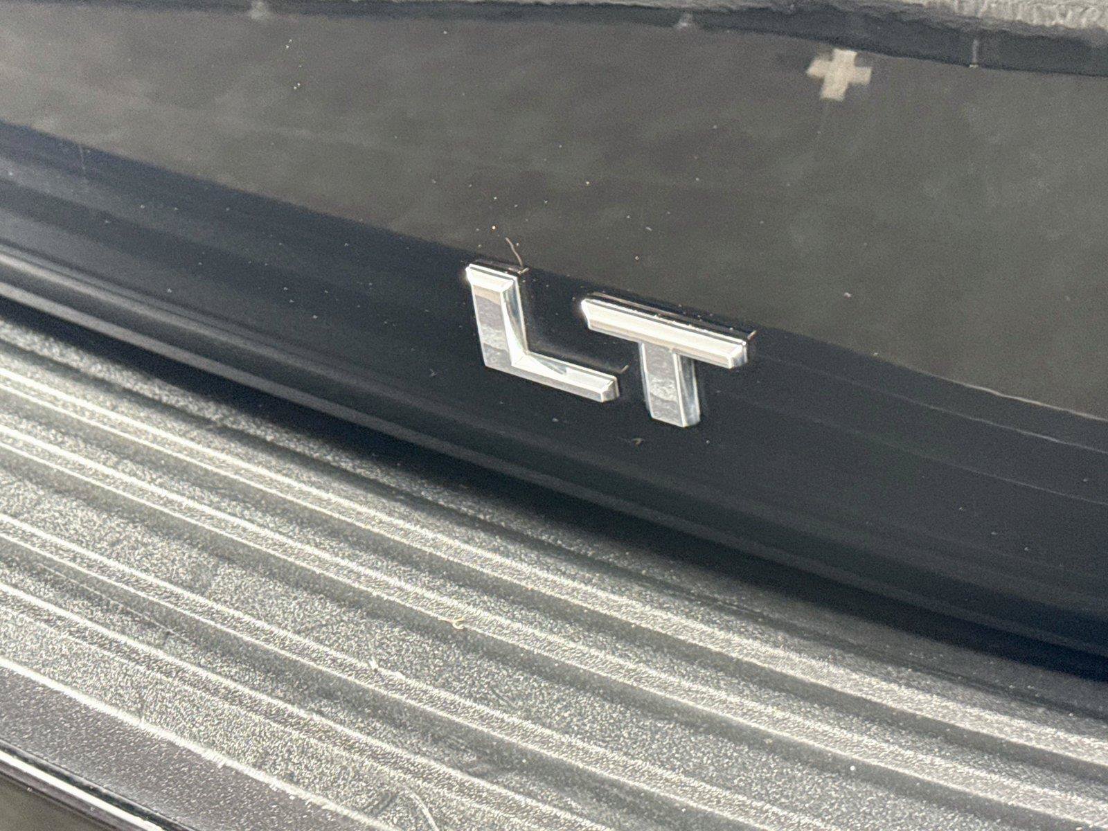 Used 2025 Chevrolet Suburban LT AWD/4WD image 15