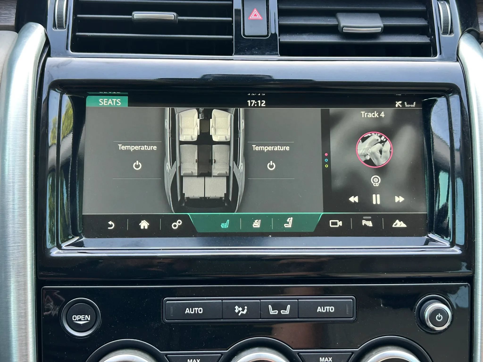 Used 2018 Land Rover Discovery HSE AWD/4WD image 26