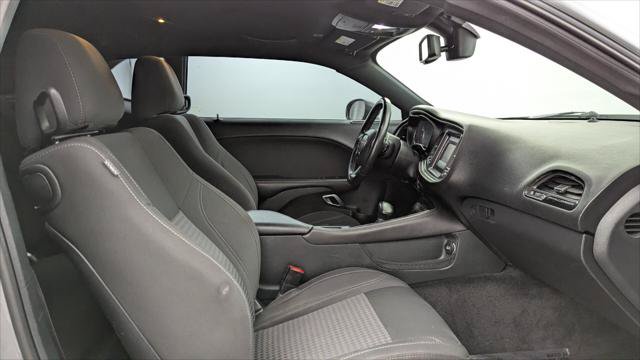 Used 2017 Dodge Challenger R/T w/ Driver Convenience Group RWD image 18