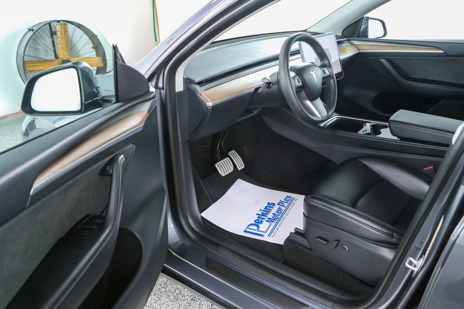Used 2023 Tesla Model Y Performance AWD/4WD image 3