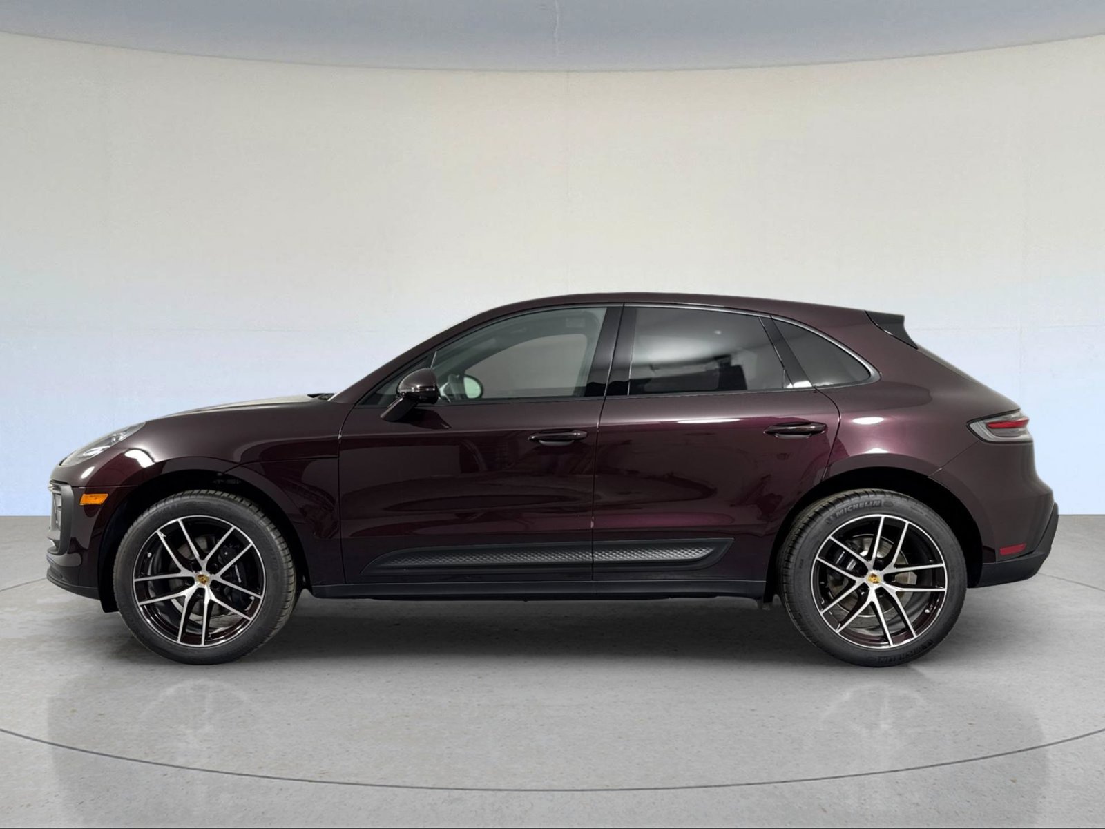 Certified 2026 Porsche Macan AWD/4WD image 2