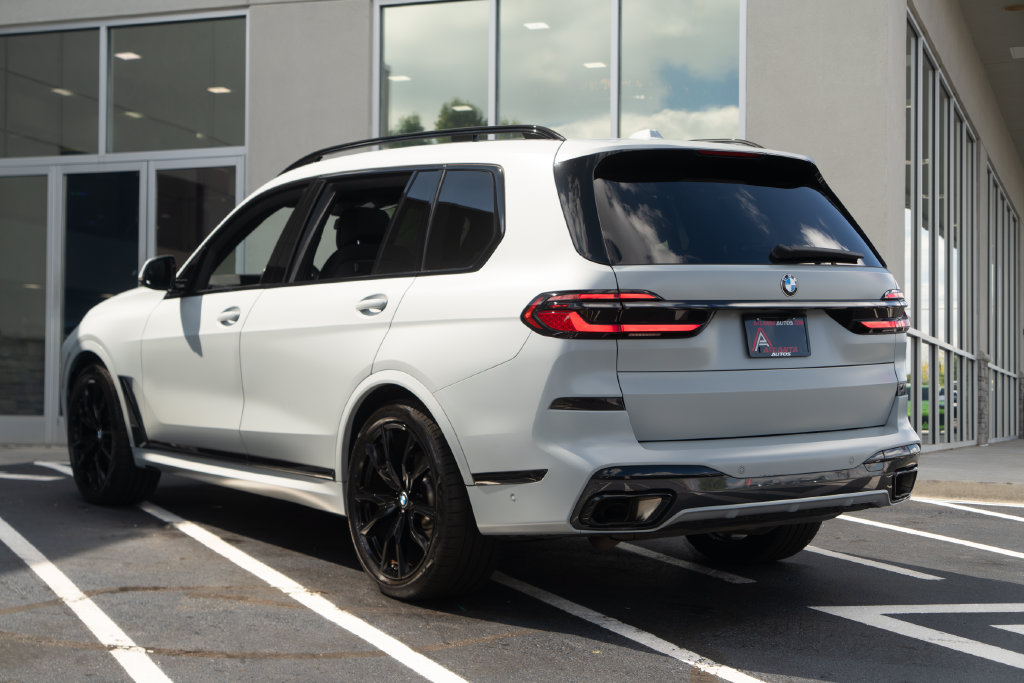 Used 2024 BMW X7 xDrive40i w/ M Sport Package AWD/4WD image 15