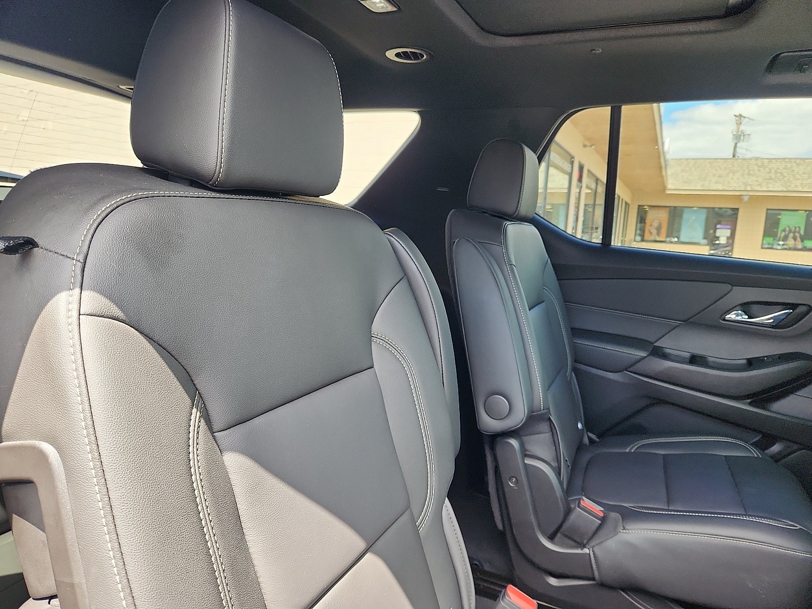 Used 2023 Chevrolet Traverse LT w/ LT Premium Package AWD/4WD image 31