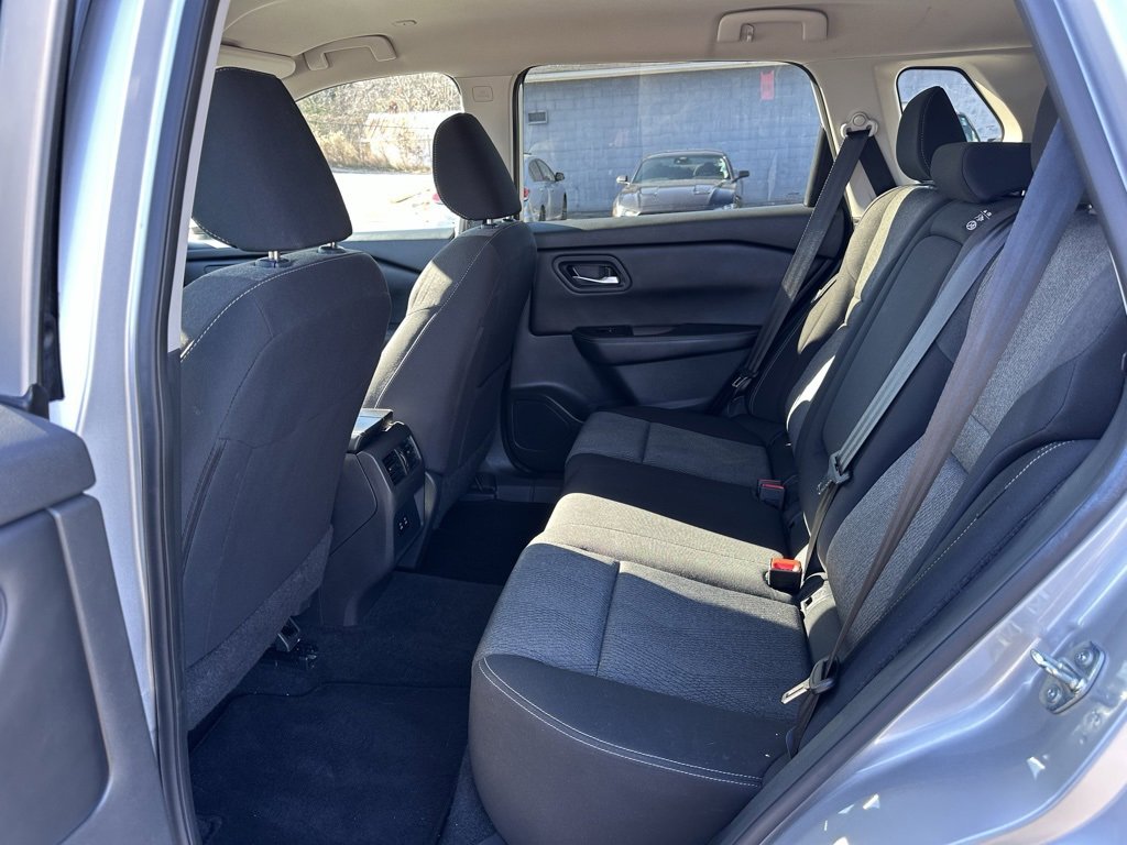 Used 2024 Nissan Rogue SV image 19