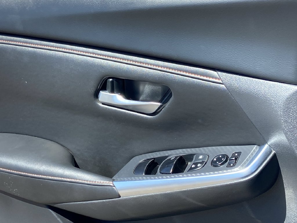 Used 2025 Nissan Sentra SR FWD image 18